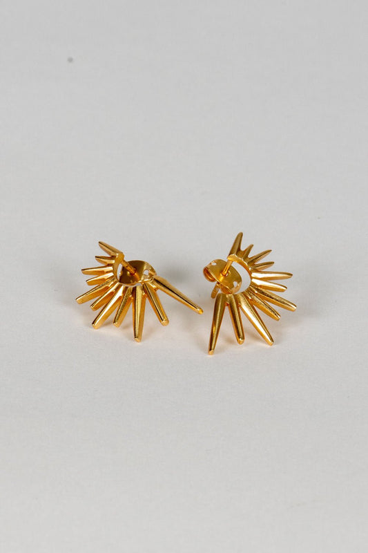 Brincos dourados com design de sóis