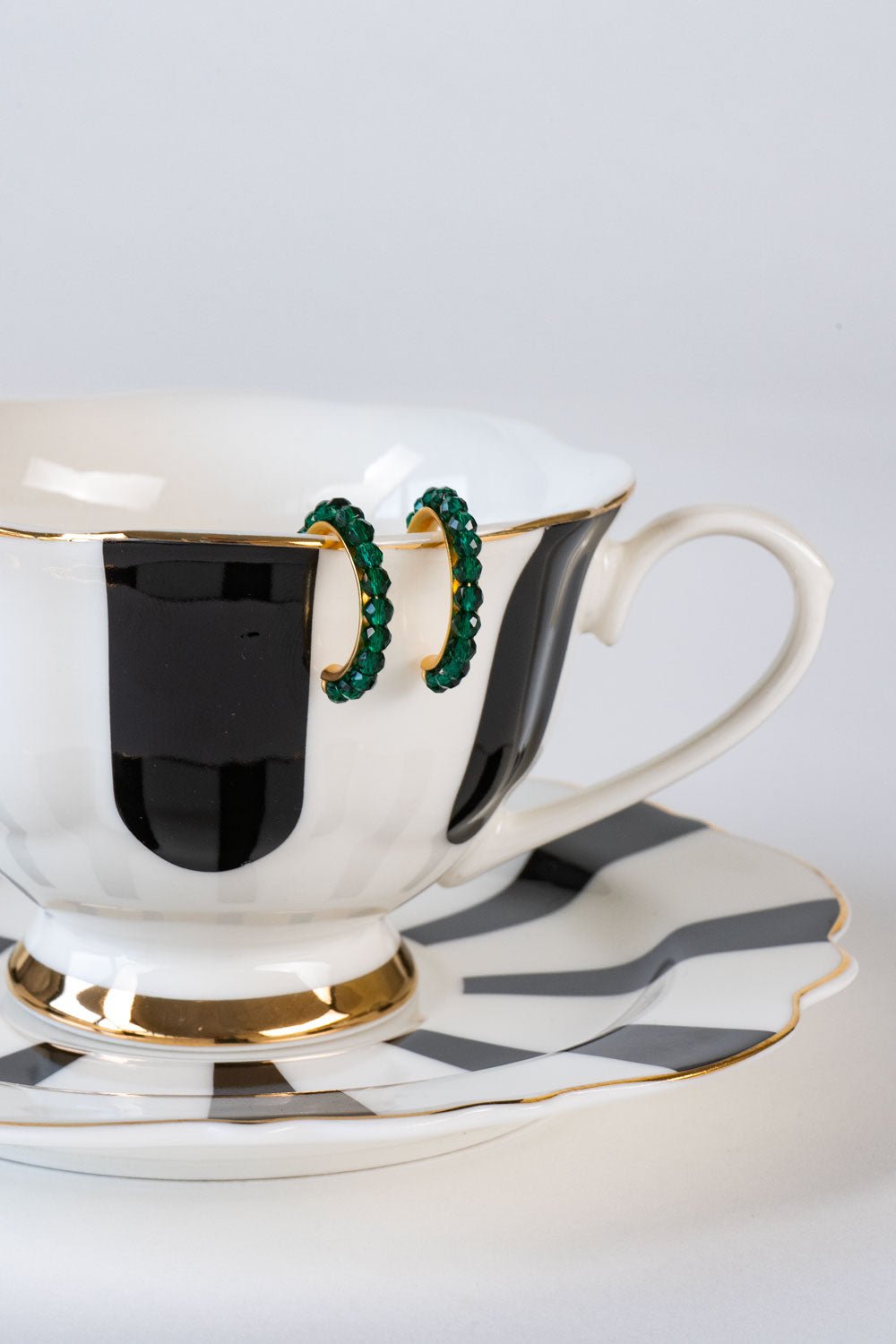 Detalles Pendientes Dorados Con Diseño De Aros Y Onyx Verdes Cristina Oria