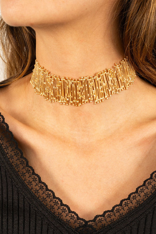 Choker dourado com design irregular