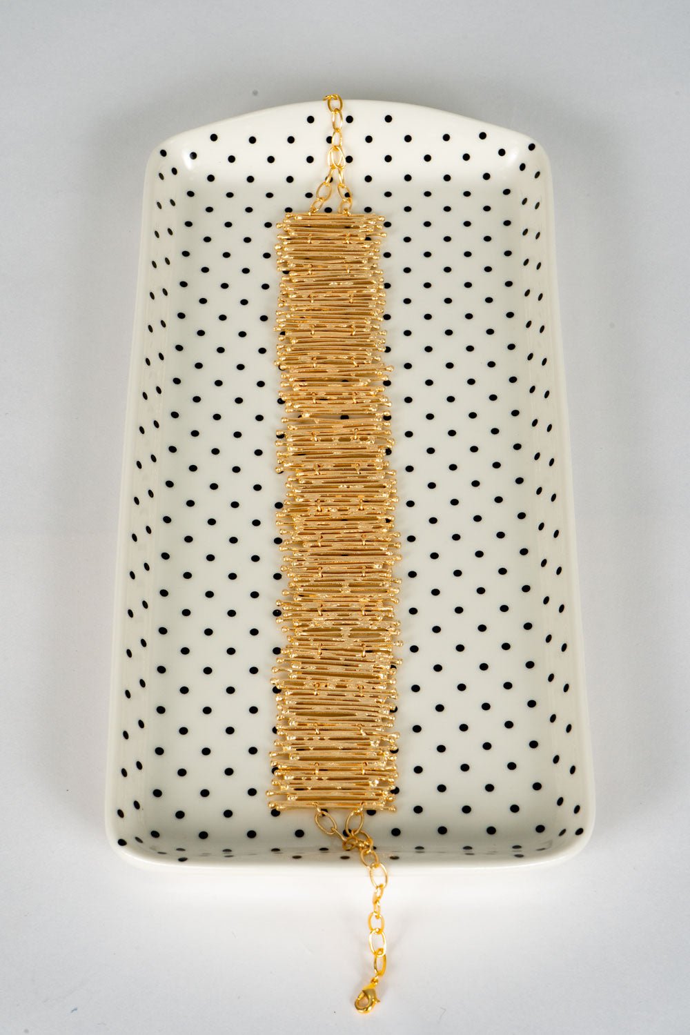 Choker dourado com design irregular