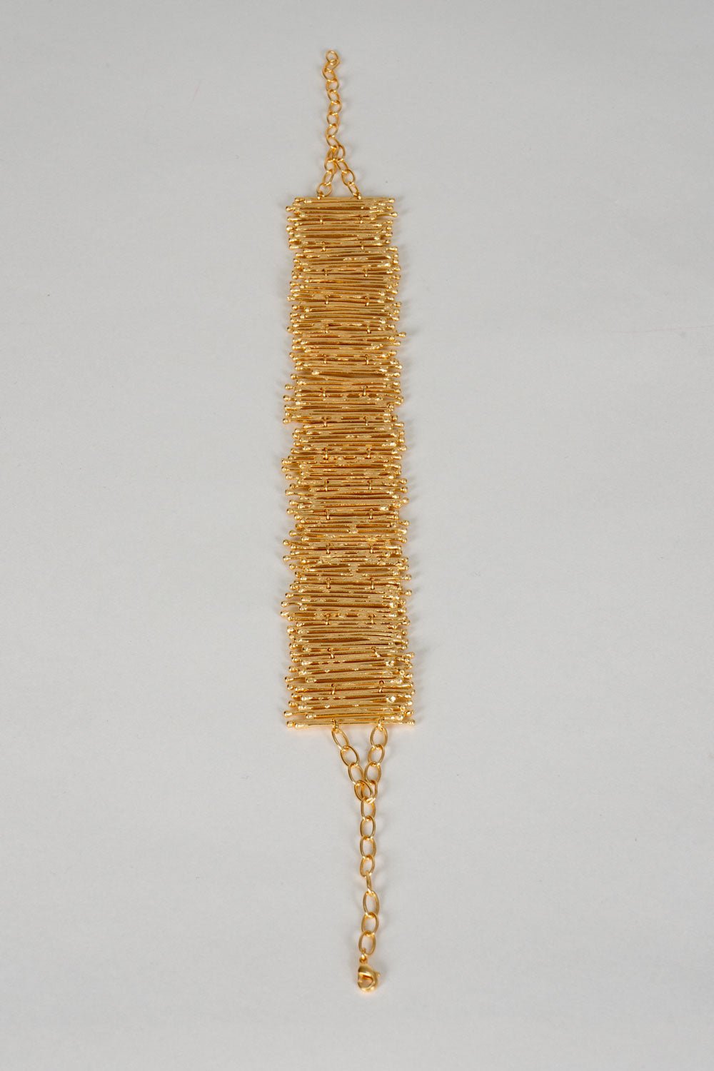 Choker dourado com design irregular