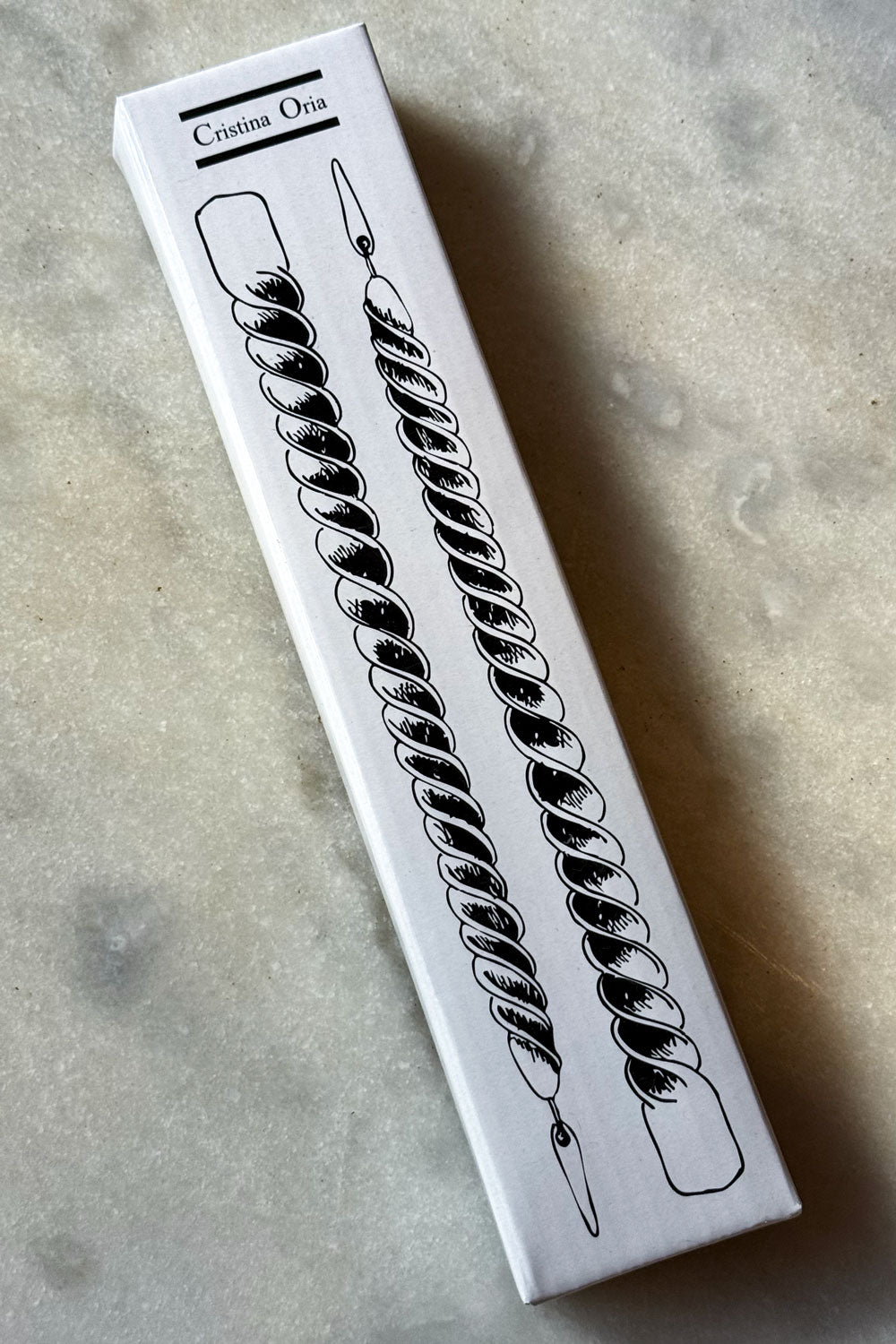 Detalle Caja Set De 2 Velas LED Con Diseño En Espiral Grises Cristina Oria 