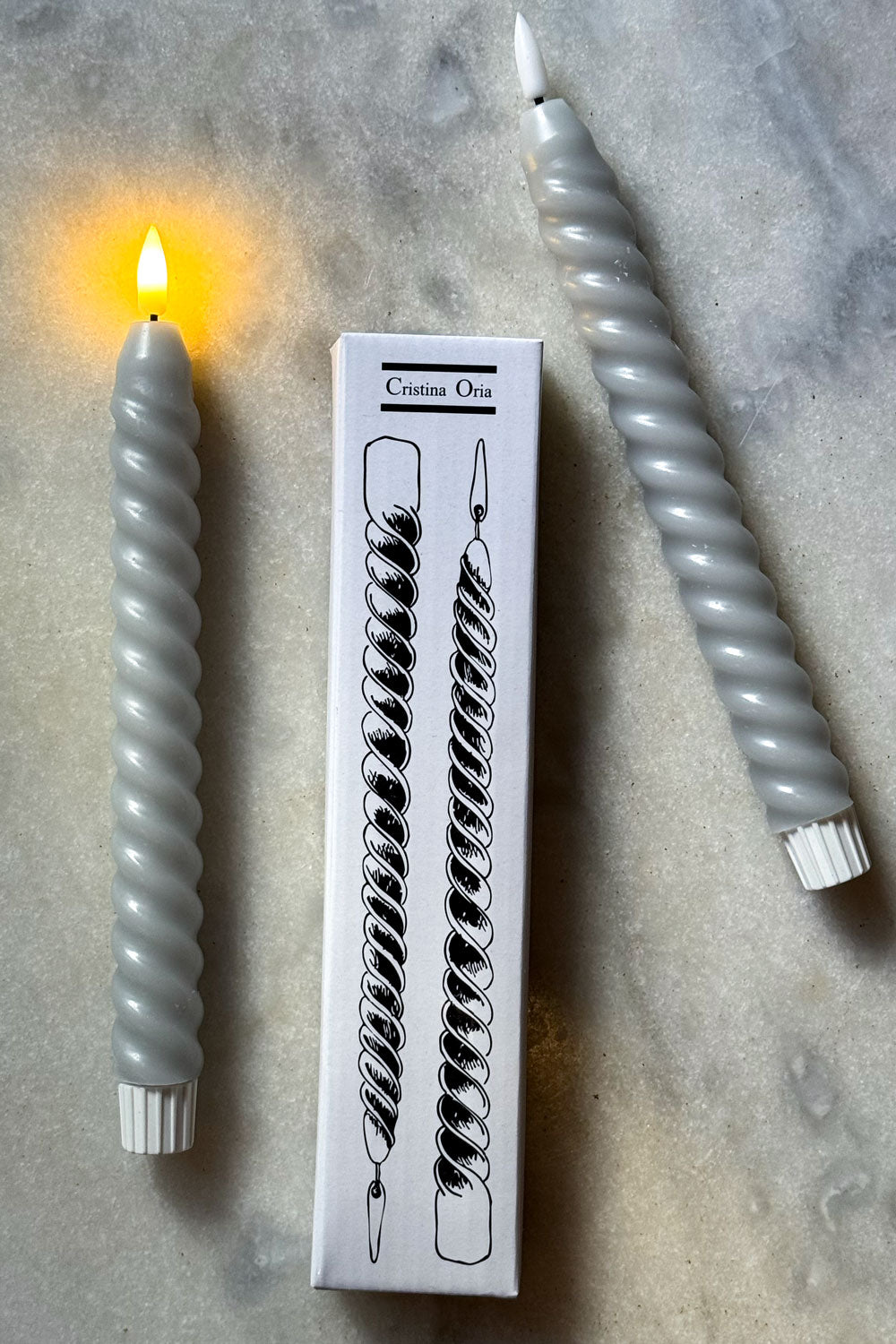 Set De 2 Velas LED Con Diseño En Espiral Grises Cristina Oria 
