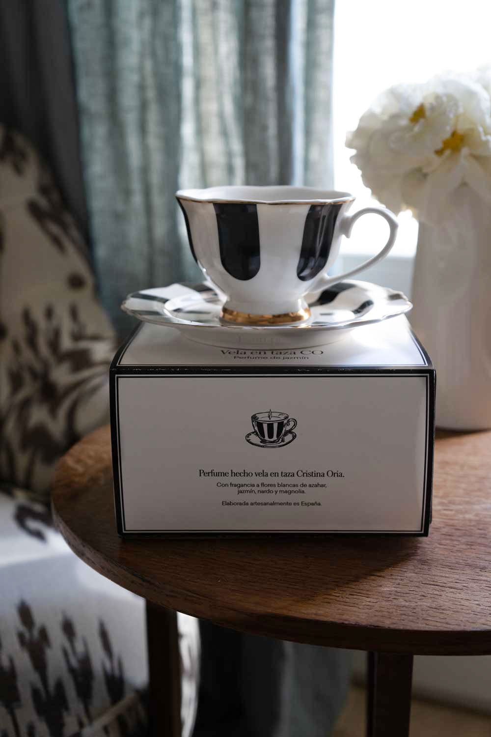 Bougie dans une tasse CO