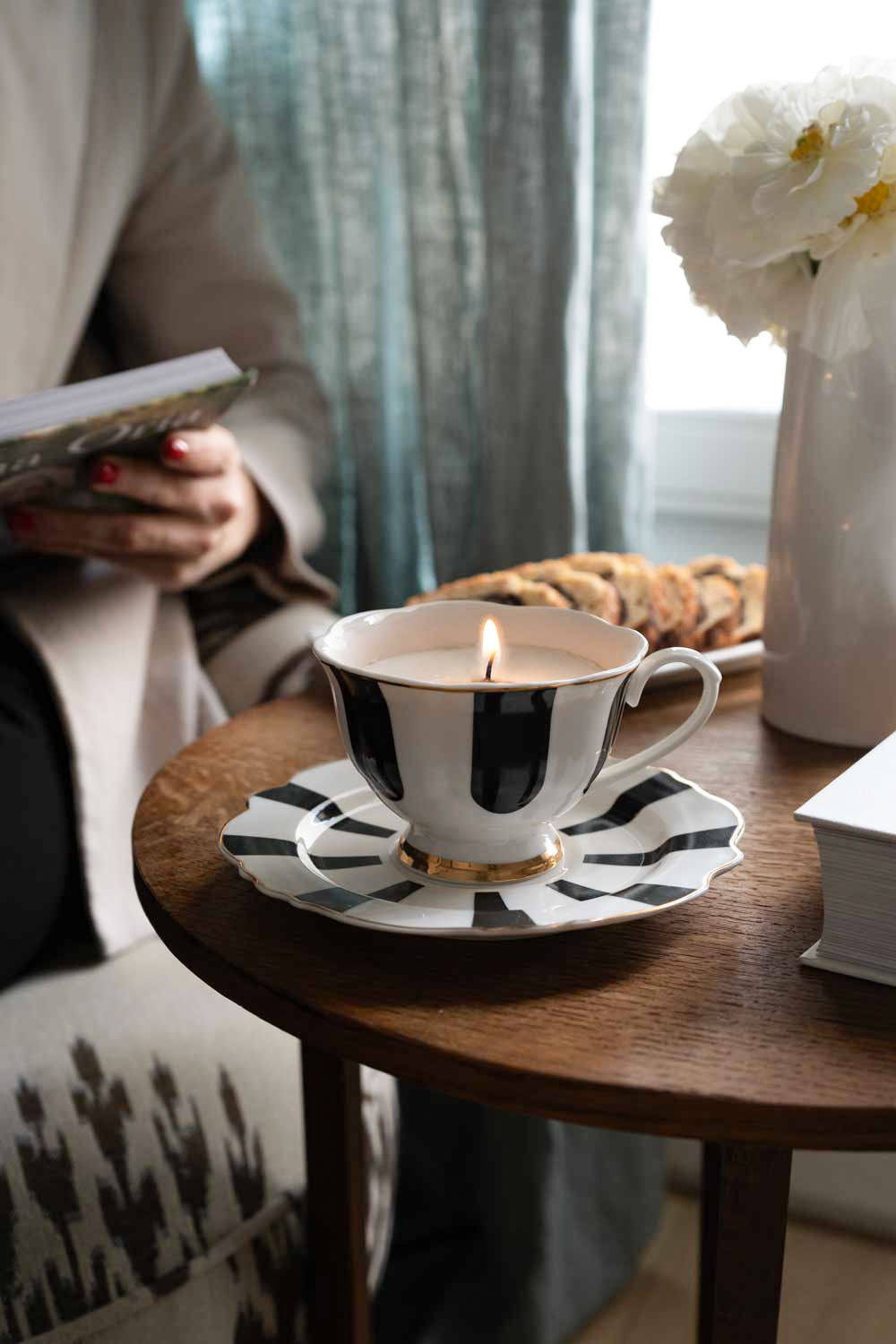 Bougie dans une tasse CO