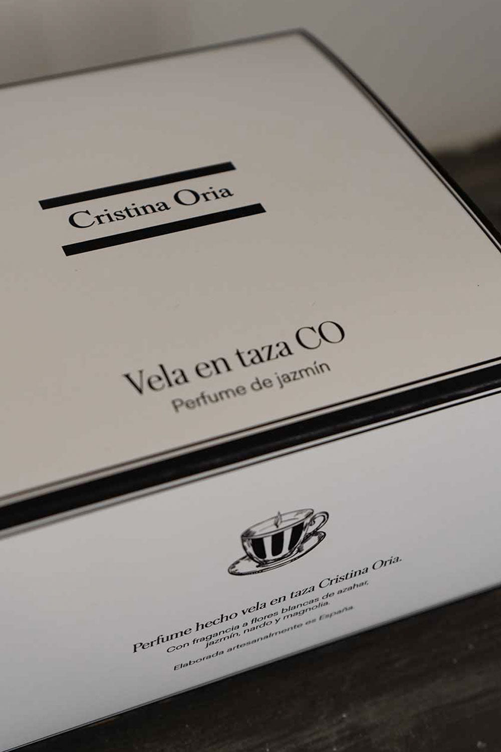 Bougie dans une tasse CO