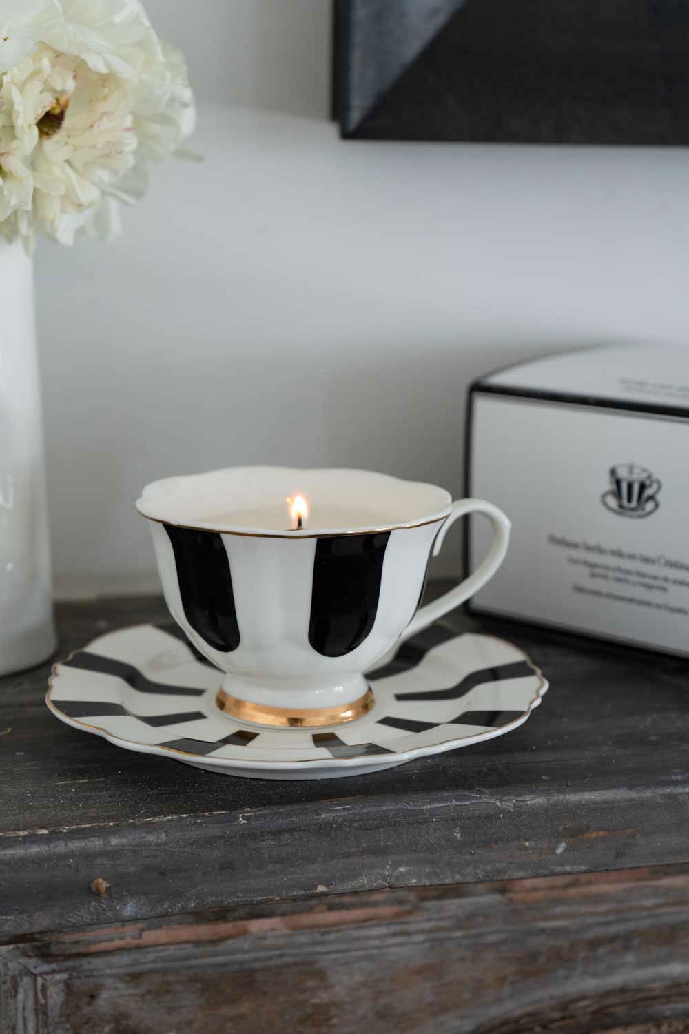 Bougie dans une tasse CO