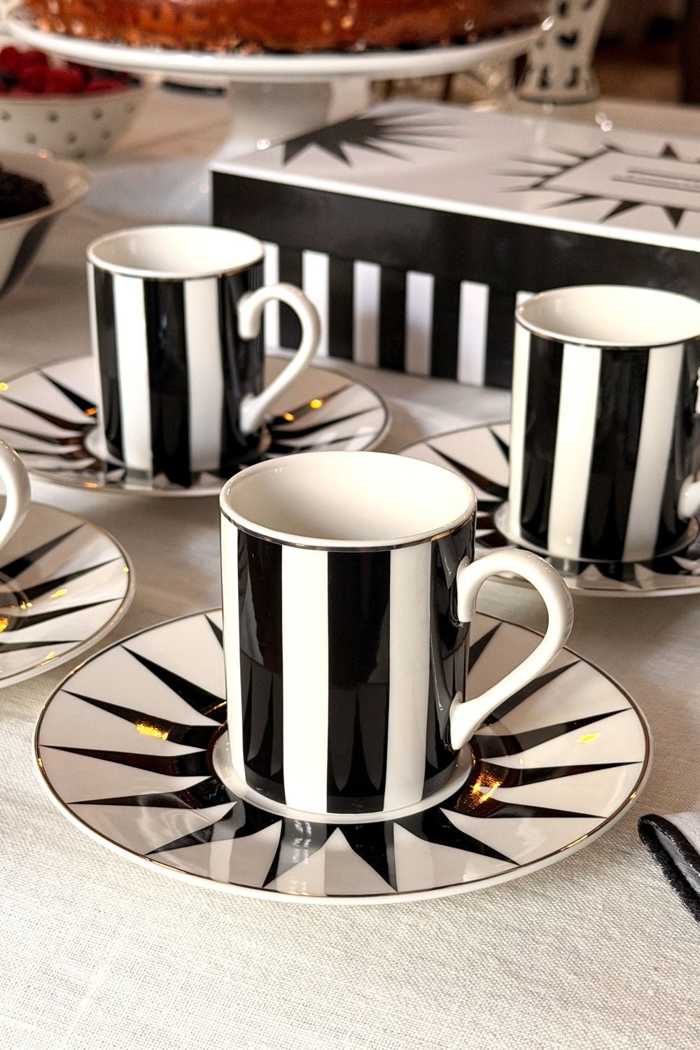 Detalle Caja De Regalo Tazas Y Platos Espresso Circus Cristina Oria