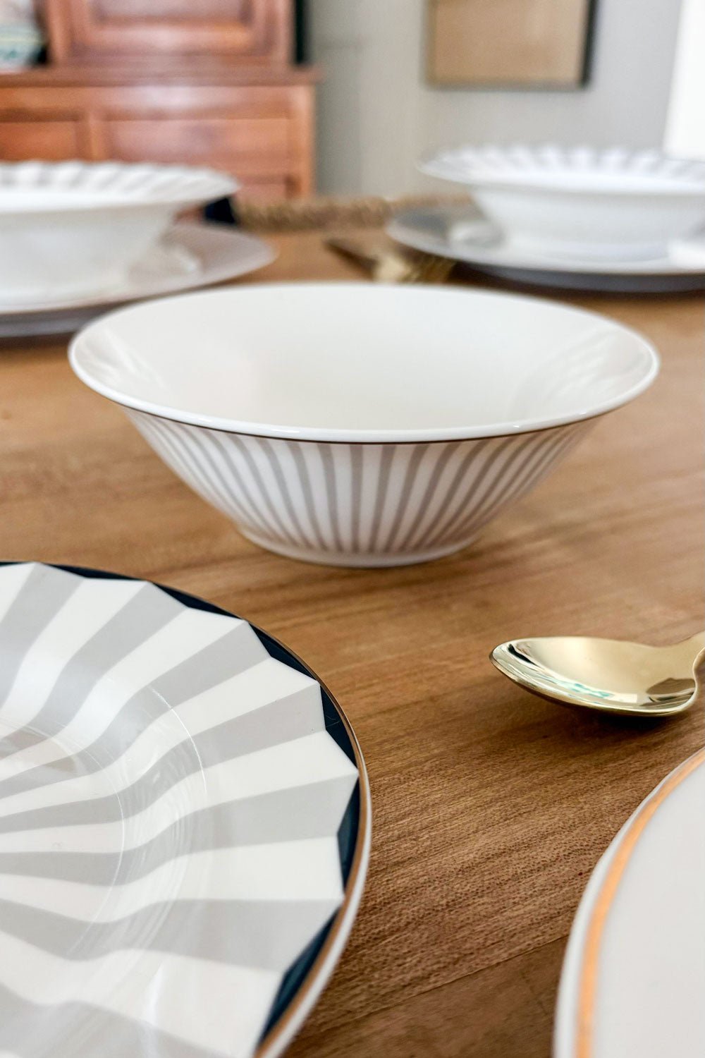 Detalle Cuenco Blanco Y Gris Cristina Oria