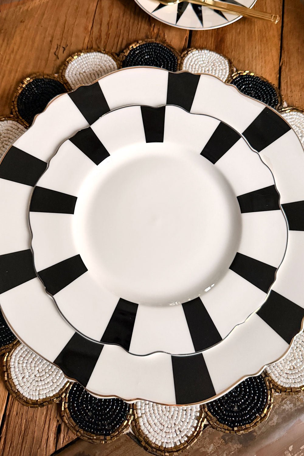 Detalle Cuarto Plato Postre Rayas Cristina Oria