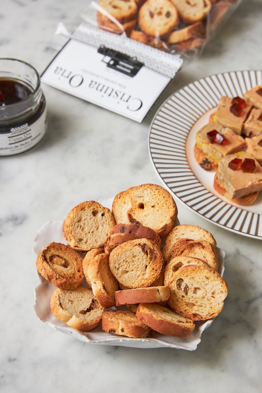 Detalle Pan Crostini Caja Foie, Ibéricos & Trufa Especial Profesores Cristina Oria