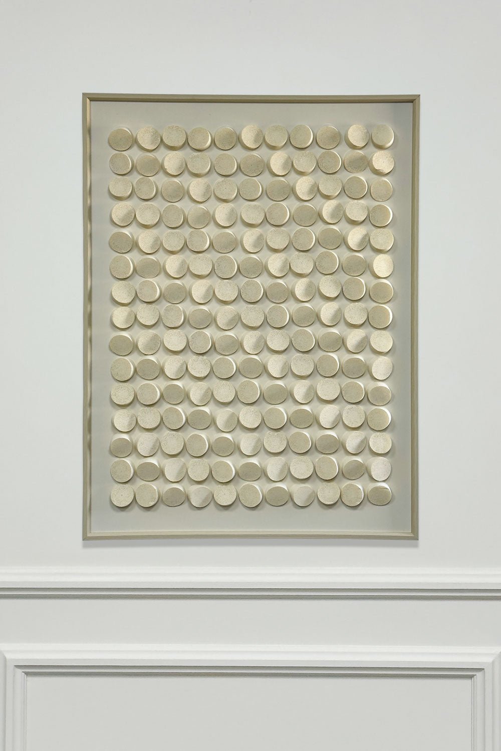 Cuadro De Lienzo Abstracto Con Figuras En Relieve Blanco Cristina Oria 