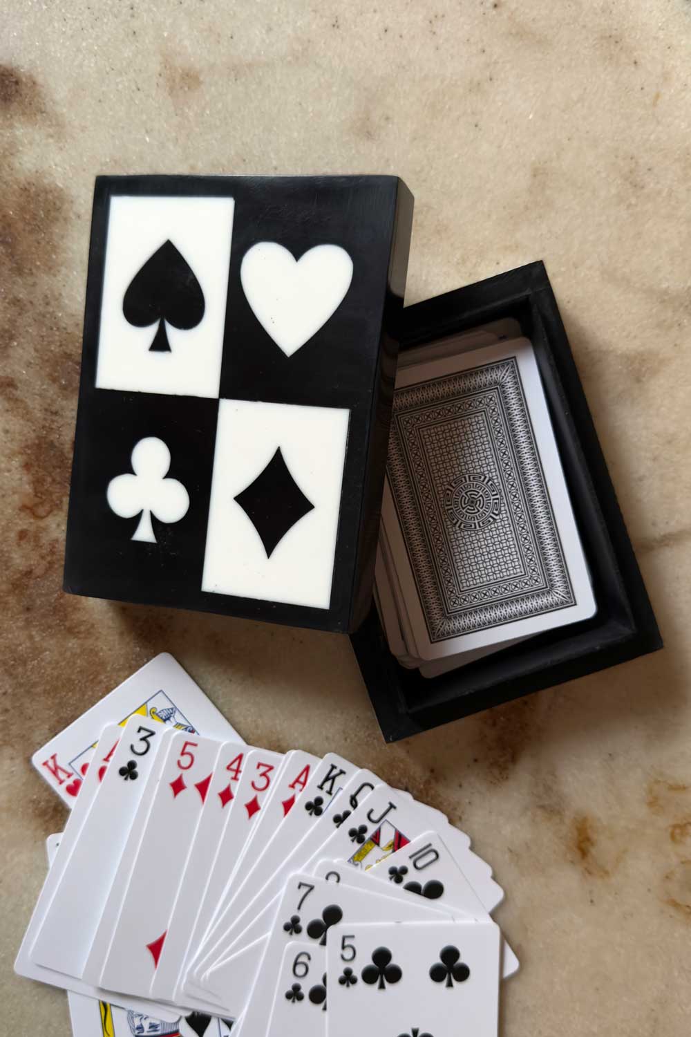 Caja Para Cartas De Resina Blanca Y Negra