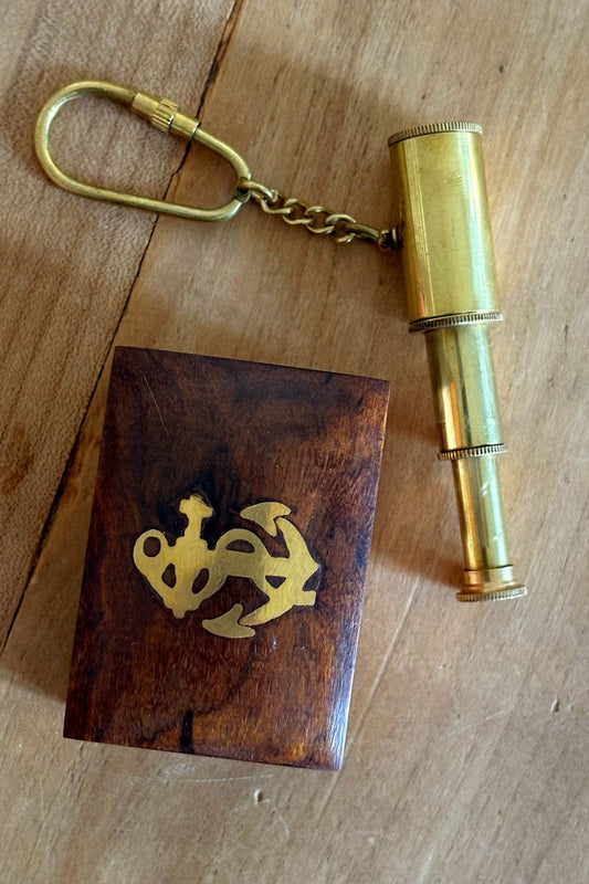 Llavero Catalejo Con Cofre De Madera Cristina Oria 