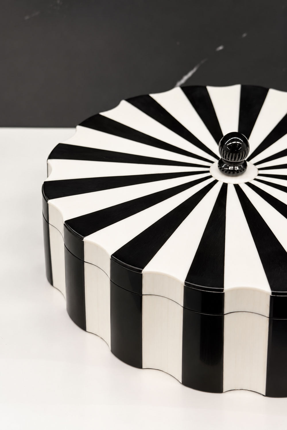 Boîte Décorative Ronde En Résine Au Motif Prismatique