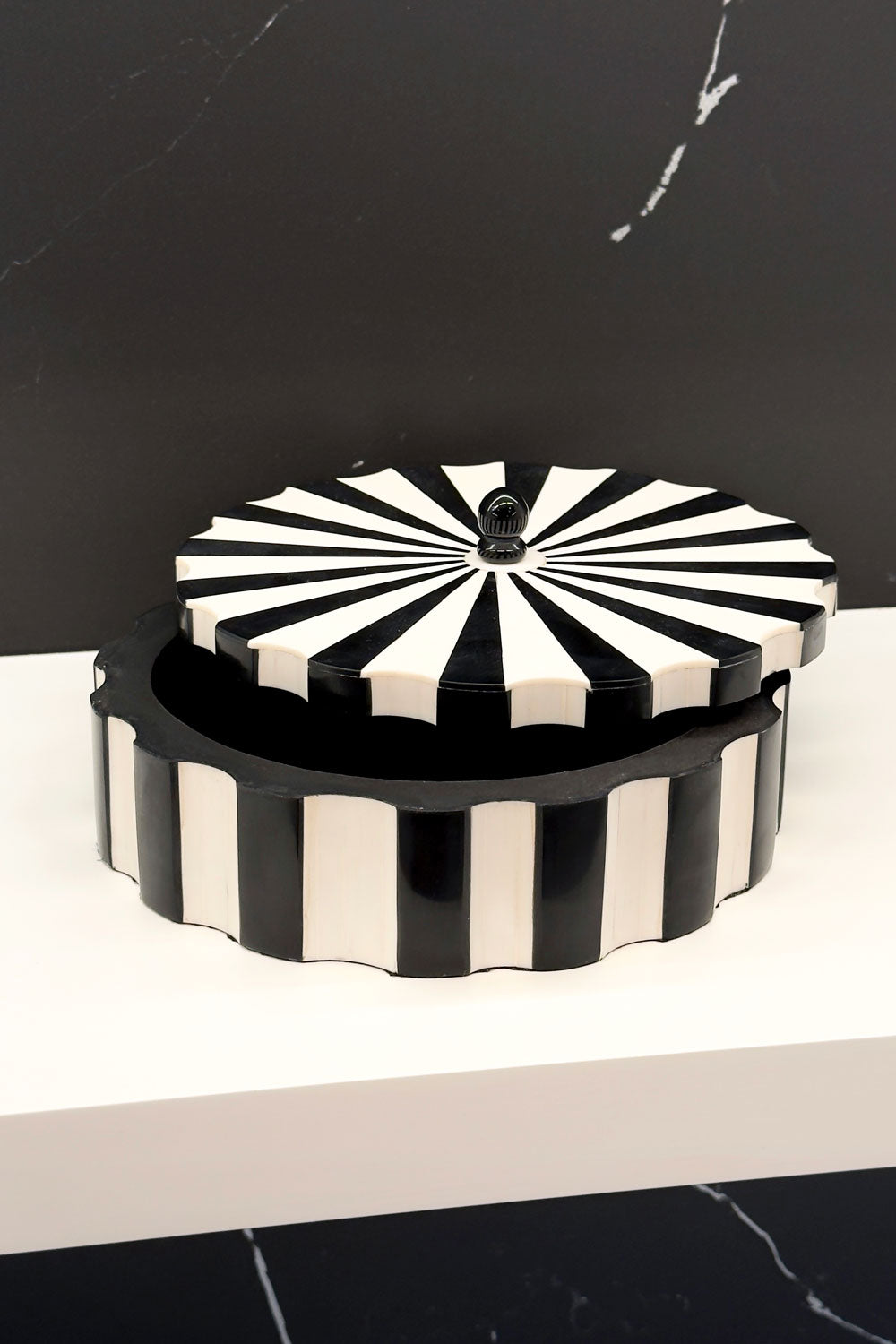 Boîte Décorative Ronde En Résine Au Motif Prismatique