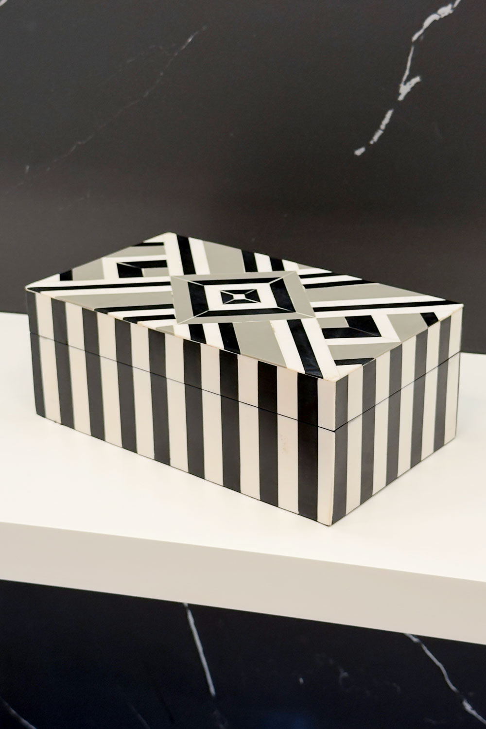 Caja Decorativa De Resina Rectangular Con Diseño Geométrico Cristina Oria