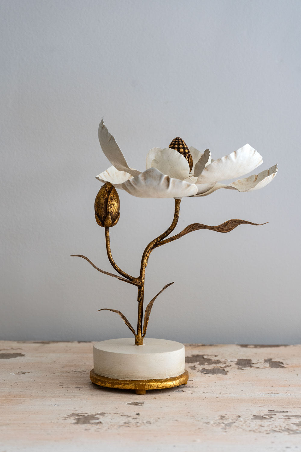 Flor Decorativa Dorada Y Blanca Diseño Magnolia Cristina Oria 