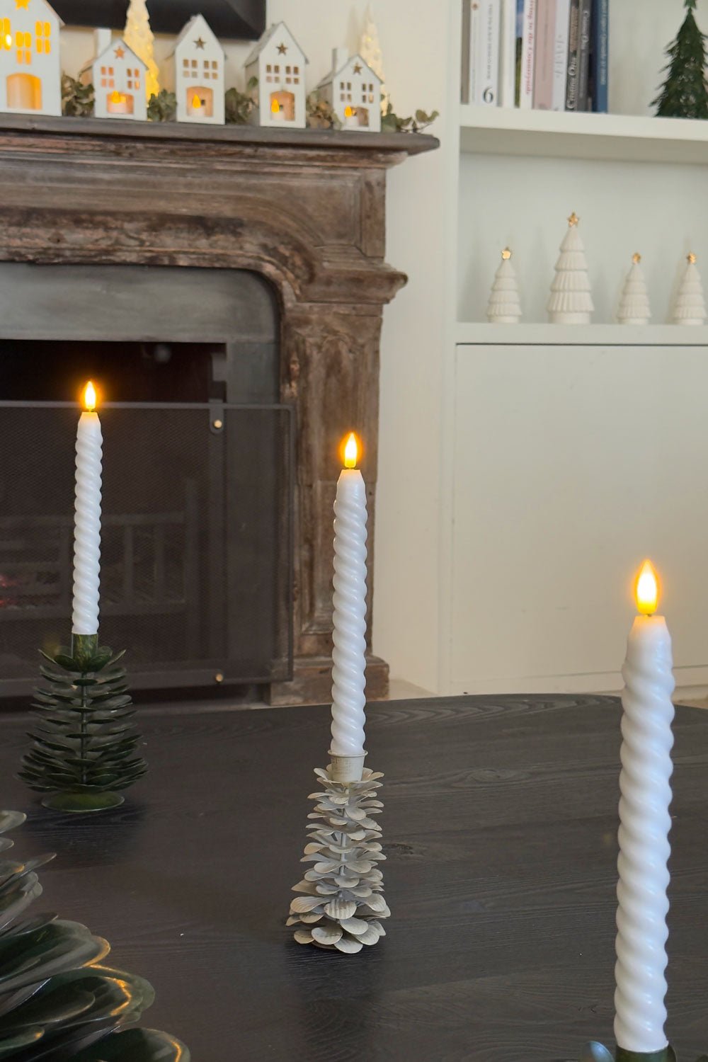 Candelabro De Hierro Con Diseño De Árbol Blanco Y Dorado Alto Cristina Oria 