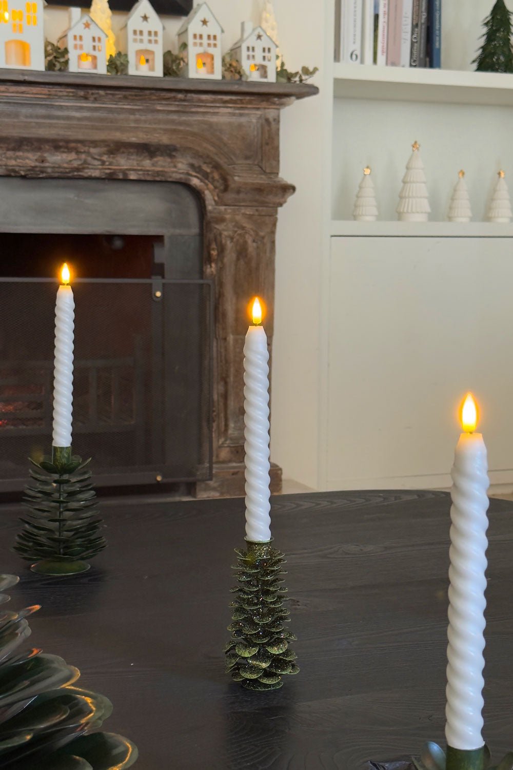 Candelabro De Hierro Con Diseño De Árbol Verde Y Purpurina Mediano Cristina Oria 