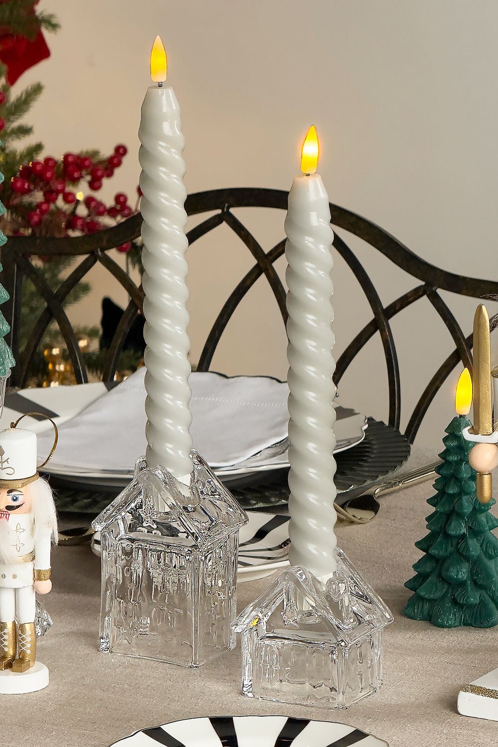 Candelabro De Cristal Con Diseño De Casa Transparente