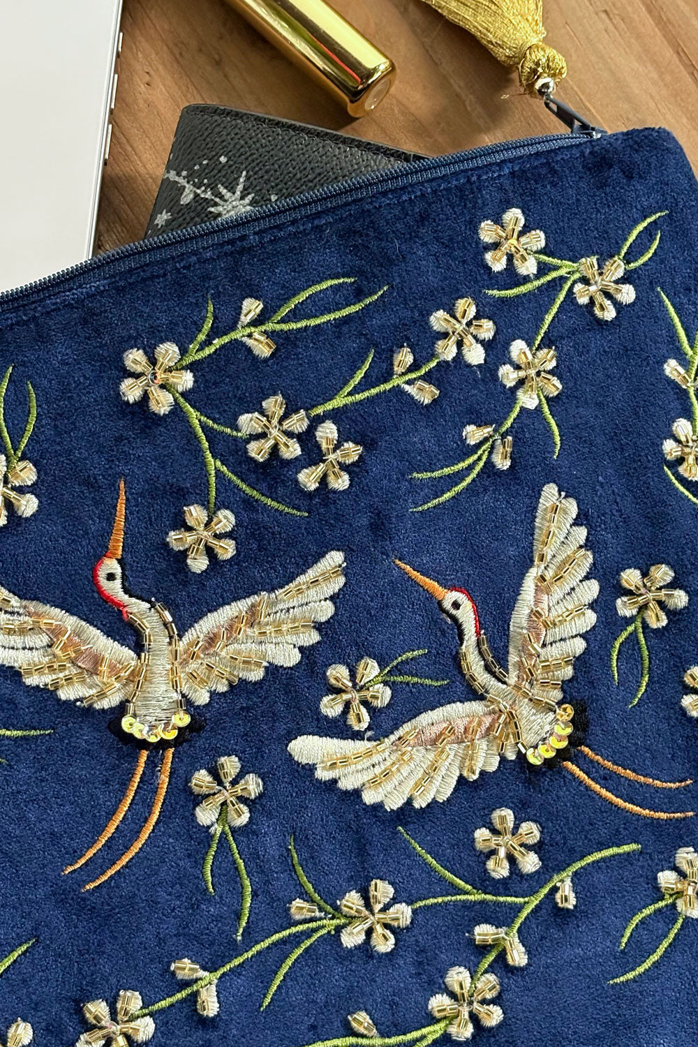 Cremallera Cartera De Terciopelo Azul Con Grullas Y Flores Bordadas Cristina Oria