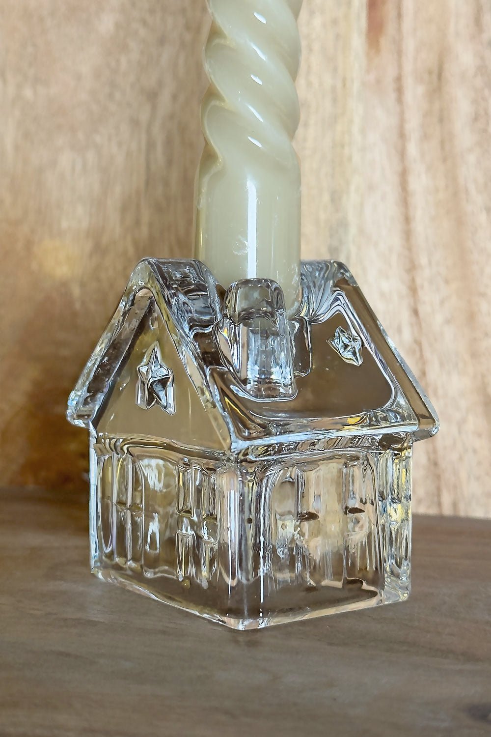 Candelabro De Cristal Con Diseño De Casa Transparente