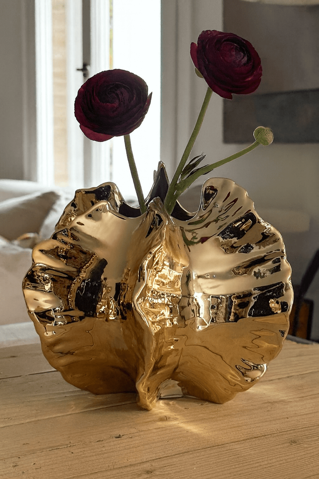 Grand vase en céramique avec finition dorée