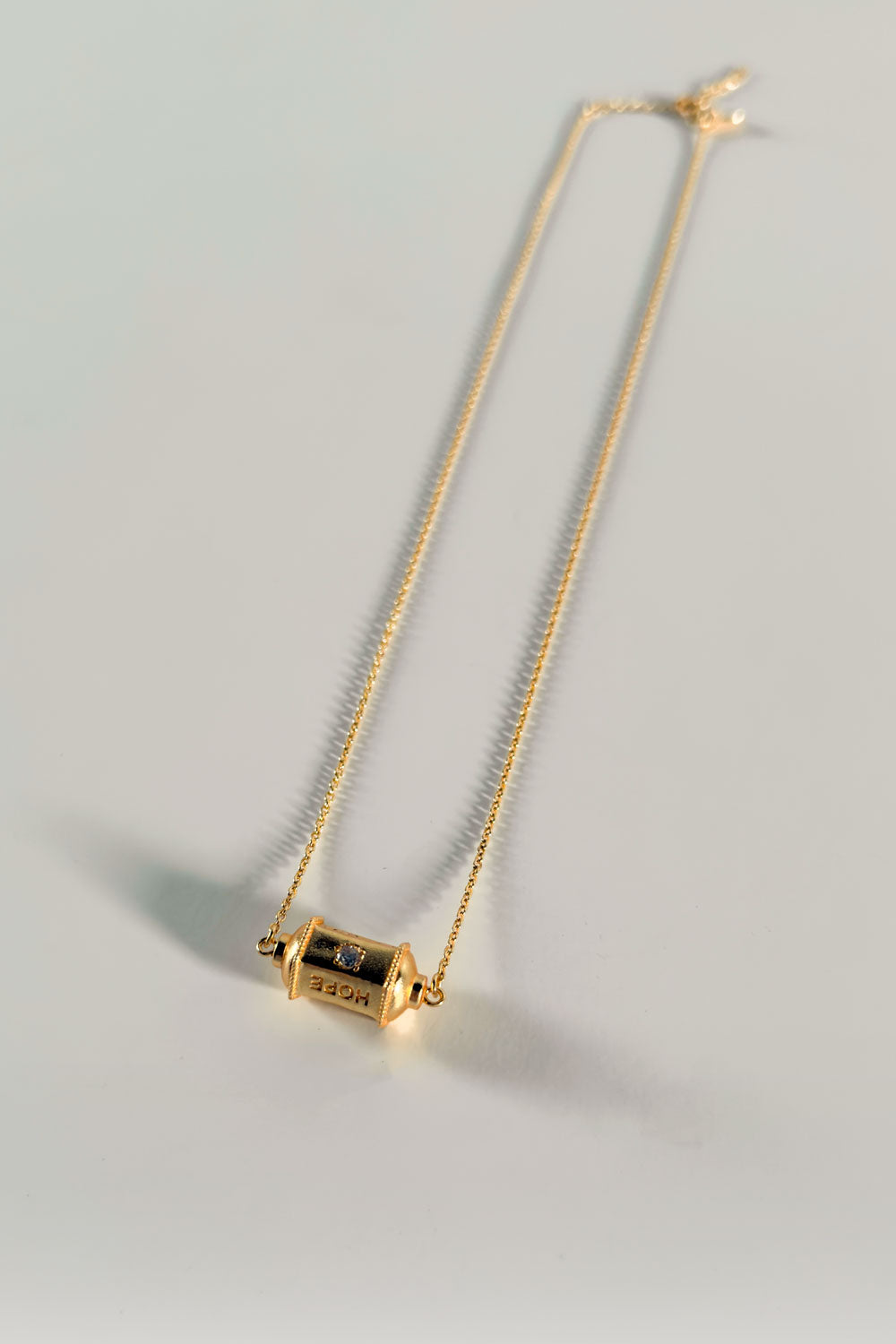 Detalles Collar Dorado Amuleto Love Cristina Oria