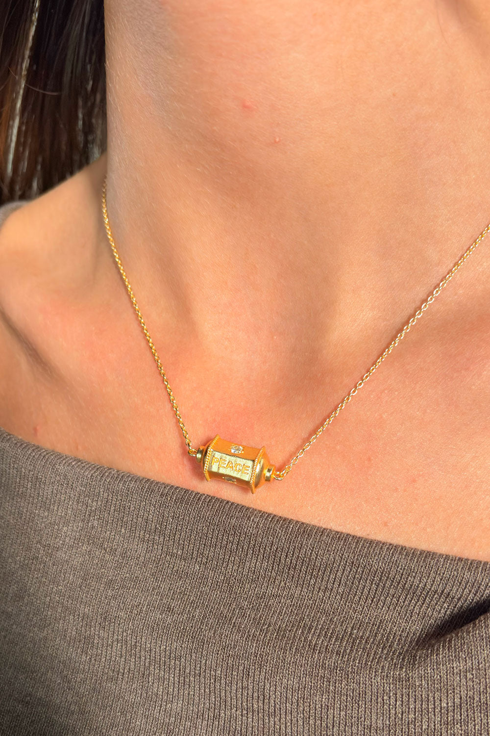 Detalles Cuello Collar Dorado Amuleto Love Cristina Oria