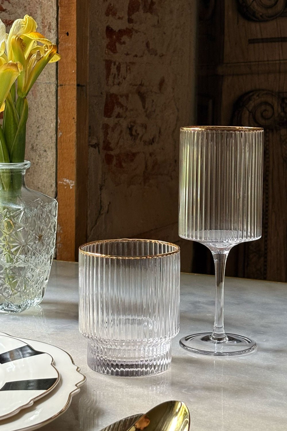 Detalle Composición Set 6 Vasos Rayados Con Filo Dorado Cristina Oria 