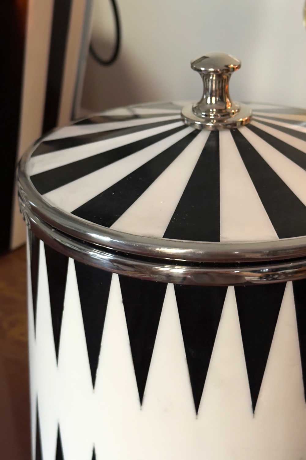 Cubitera De Resina Con Diseño Circus Blanca Y Negra Pequeña