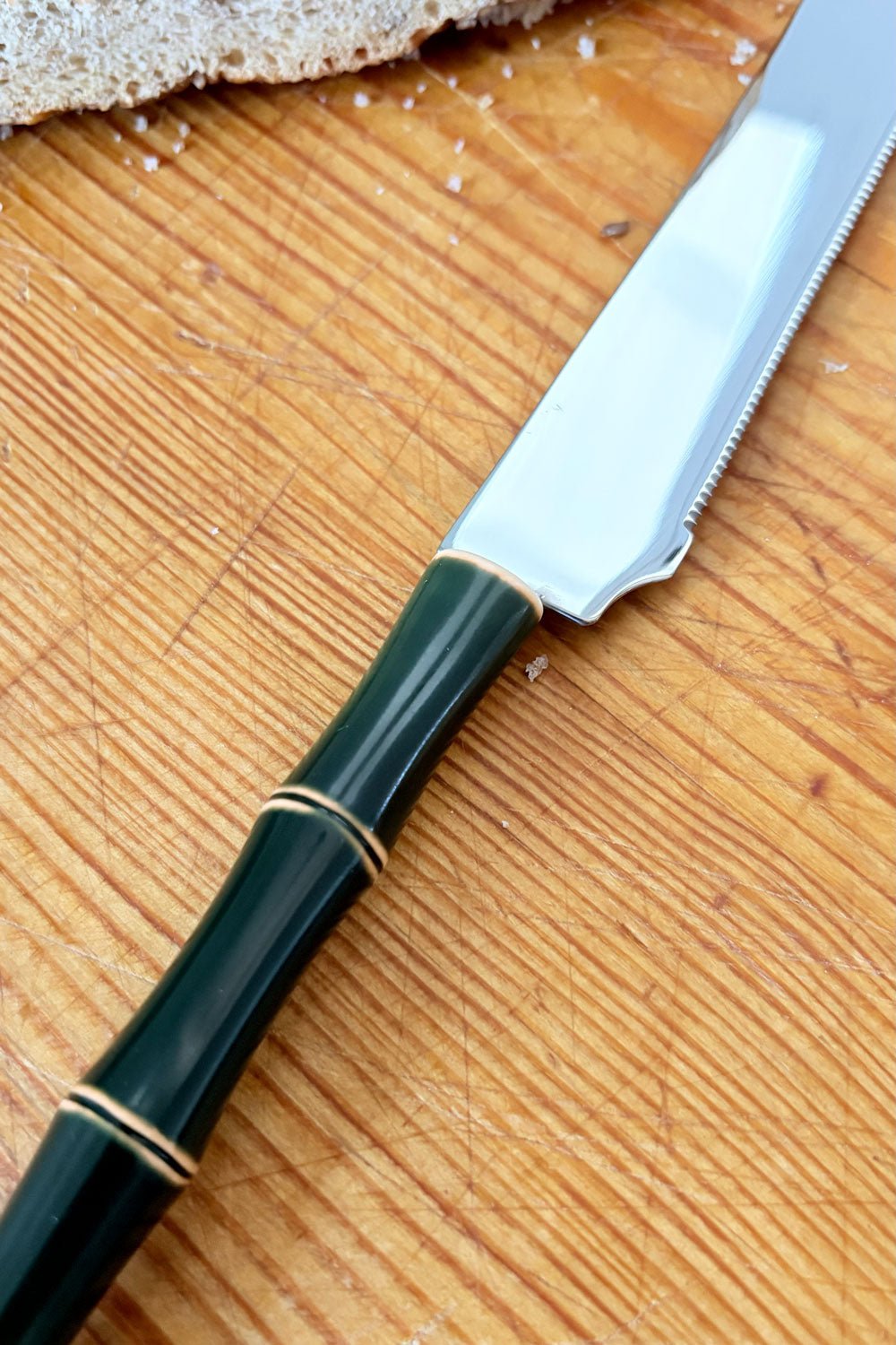 Detalle Cuchillo De Pan Diseño Bambú Verde Cristina Oria 