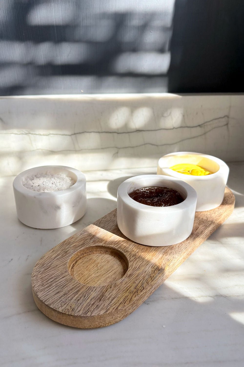 Set 3 Recipientes De Mármol Sobre Base De Madera Cristina Oria 