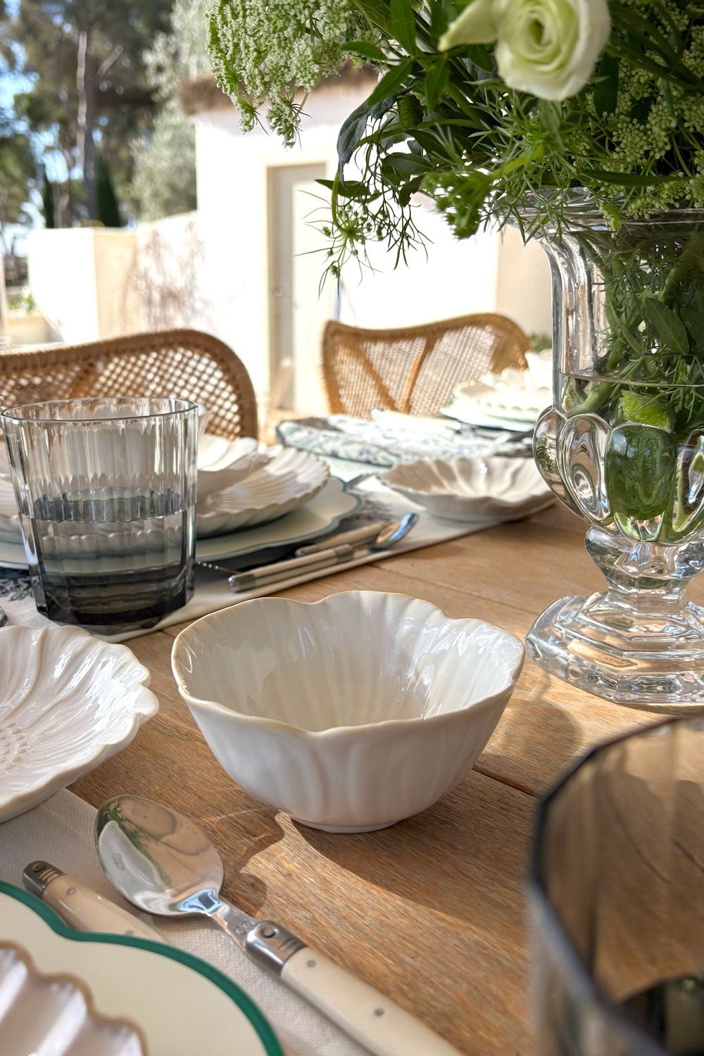 Cuenco Mediano Con Diseño De Flor Blanca CO