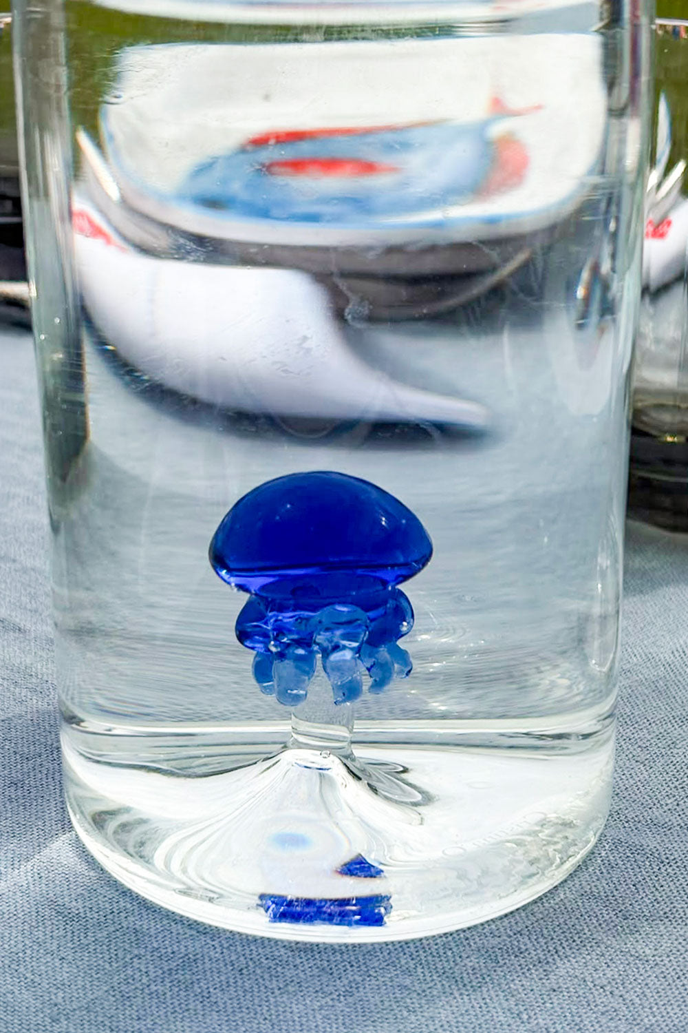Detalle Interior Botella De Cristal Con Figura Medusa Cristina Oria 