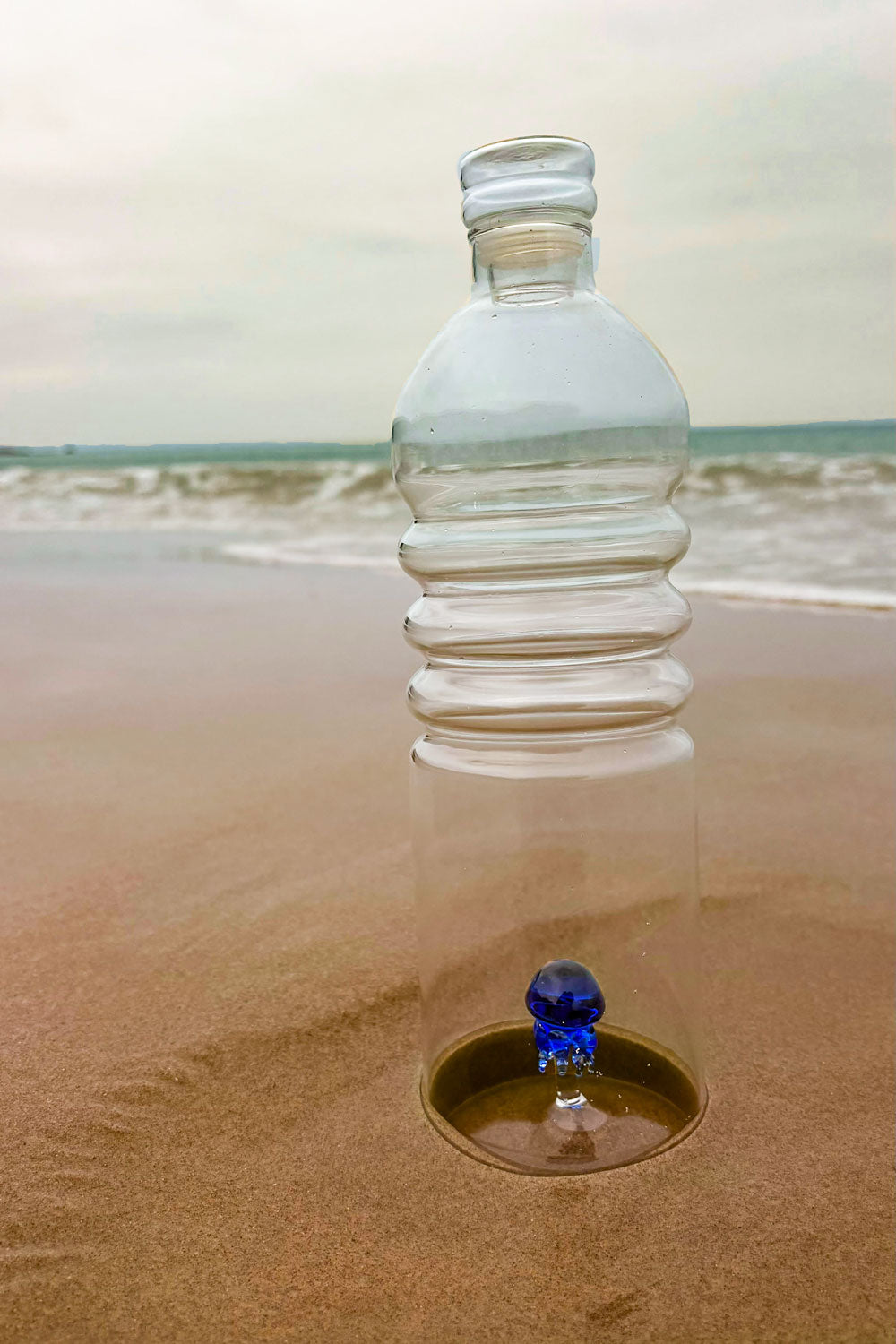 Detalle Botella De Cristal Con Figura Medusa Cristina Oria 