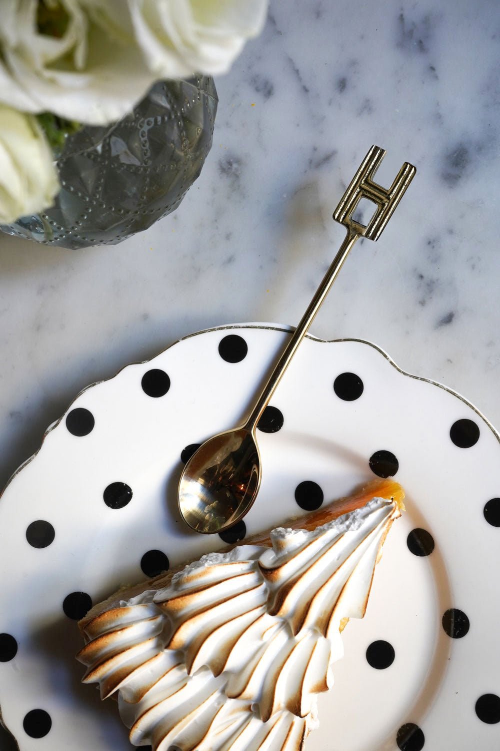 Cuillère dorée initiale H