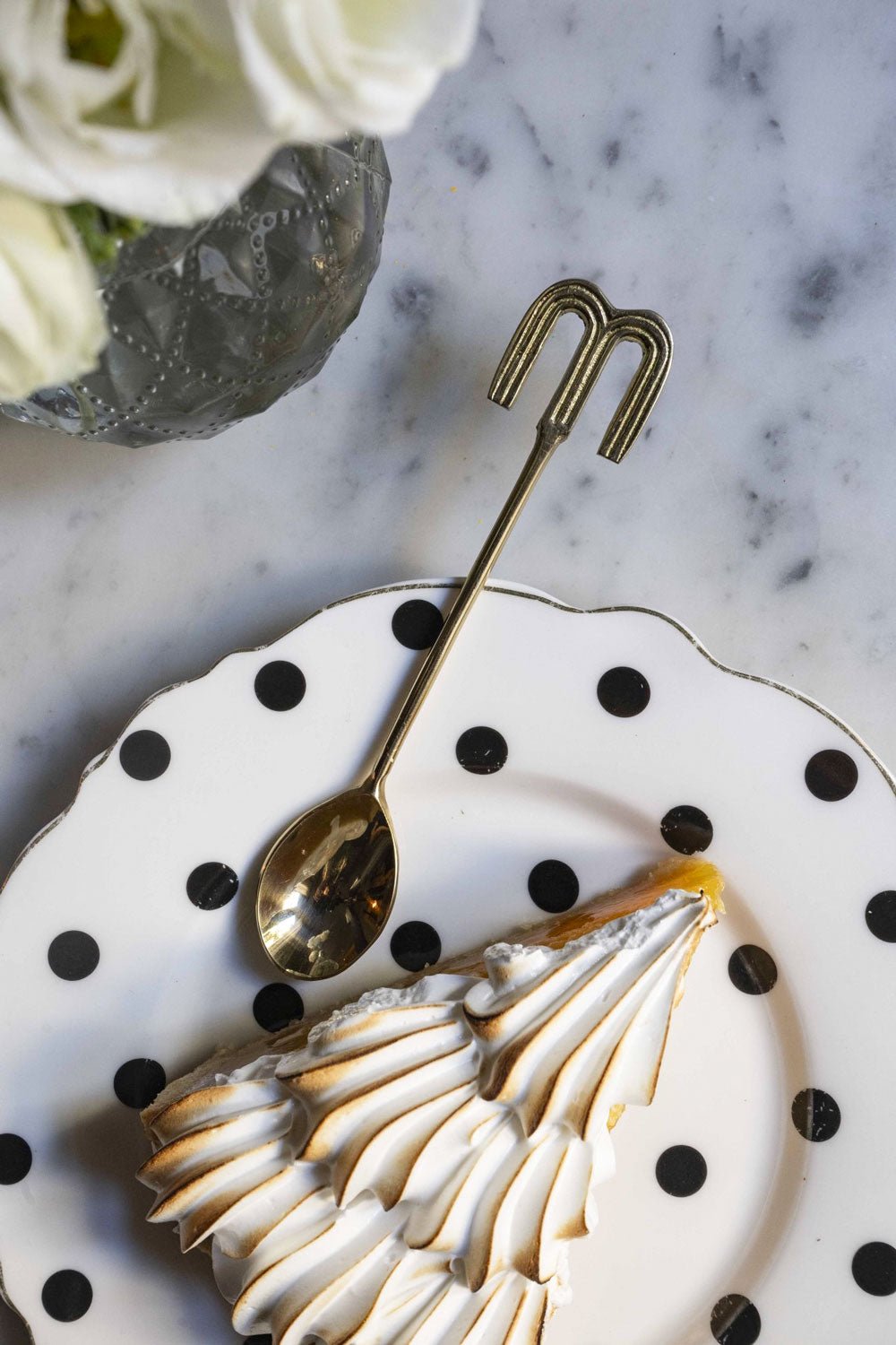 Cuillère dorée initiale M