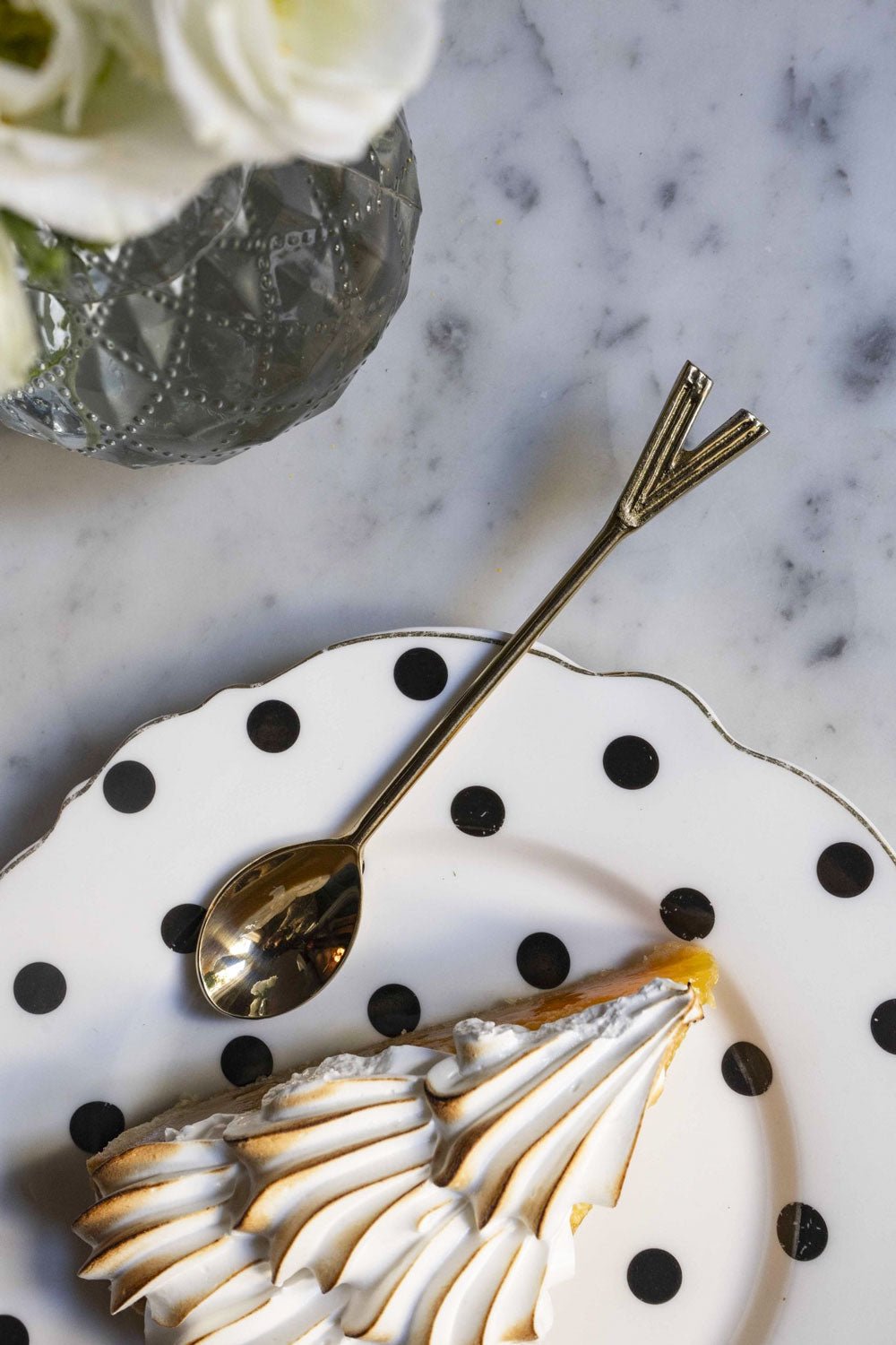 Cuillère dorée initiale V