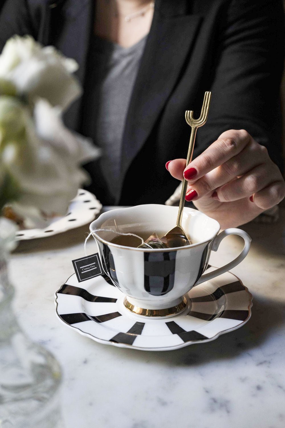 Anfänglicher J-Bronze-Teelöffel