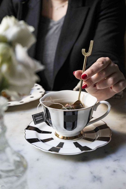 Cucchiaino in bronzo con iniziale J