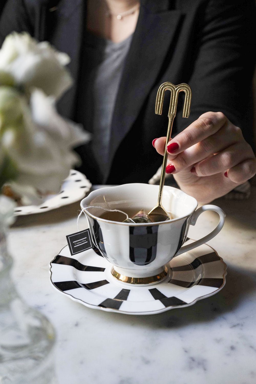 Cuillère dorée initiale M