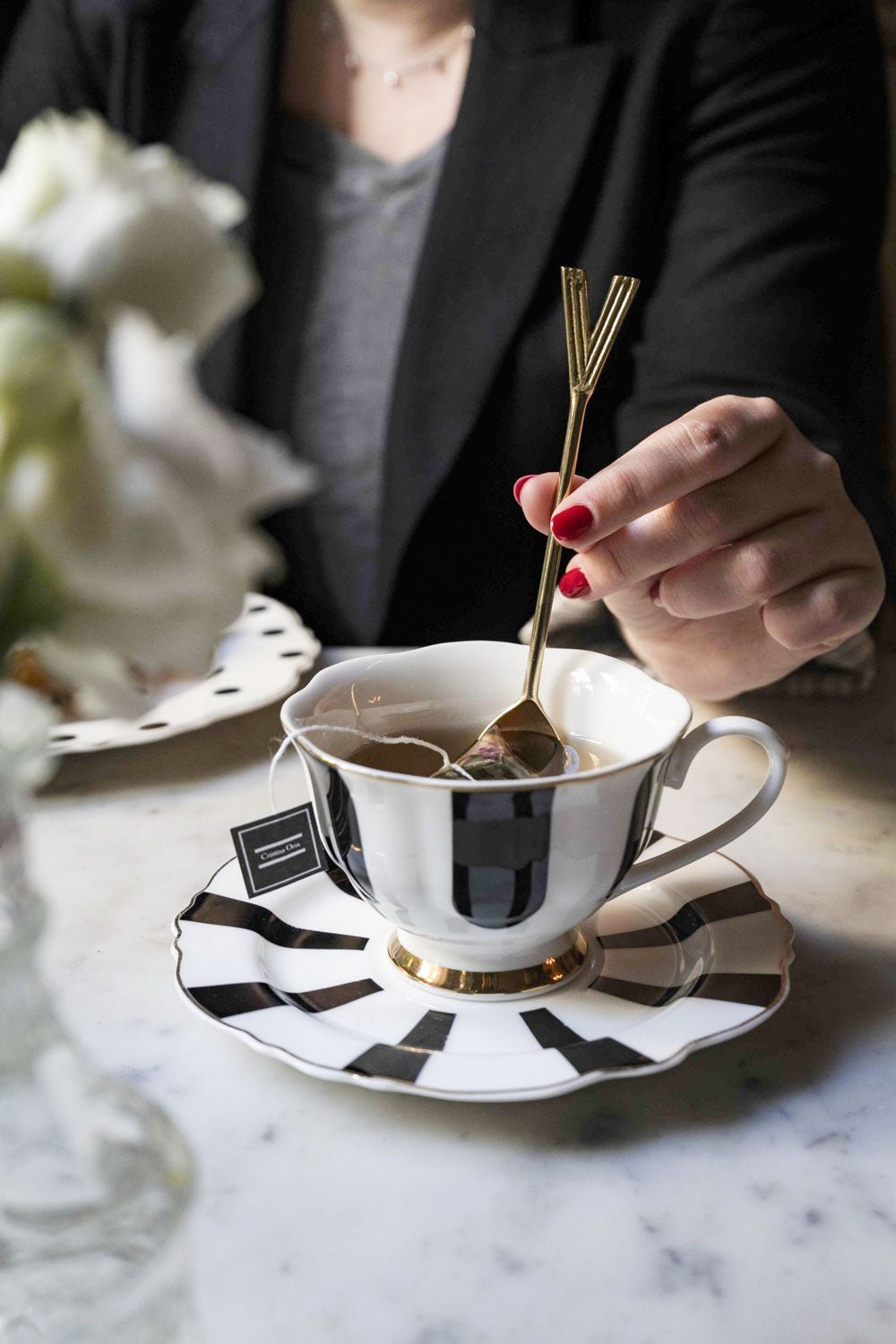 Cuillère dorée initiale V