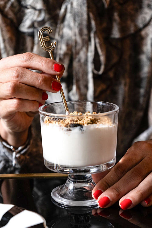 Cuillère dorée initiale E