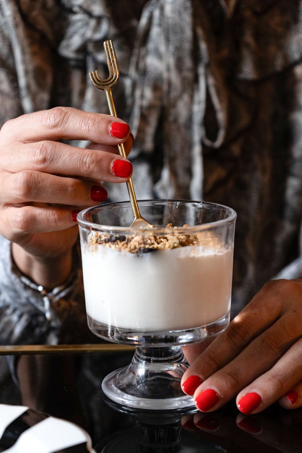 Anfänglicher J-Bronze-Teelöffel