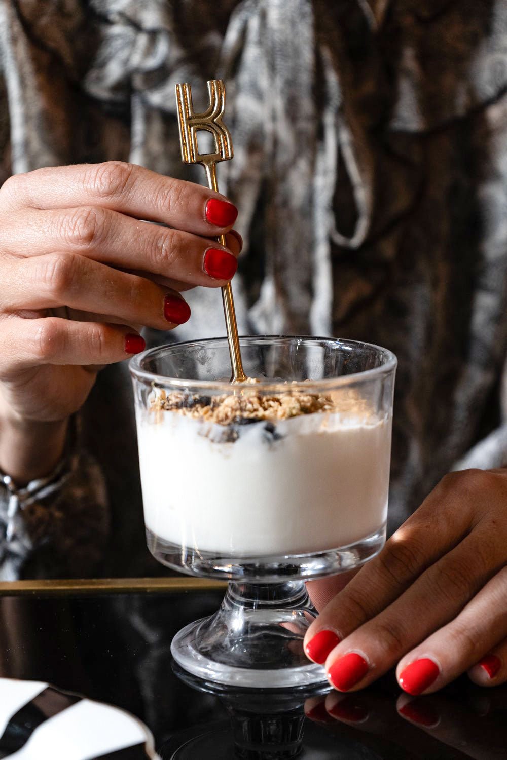 Teelöffel aus Bronze mit Initiale K