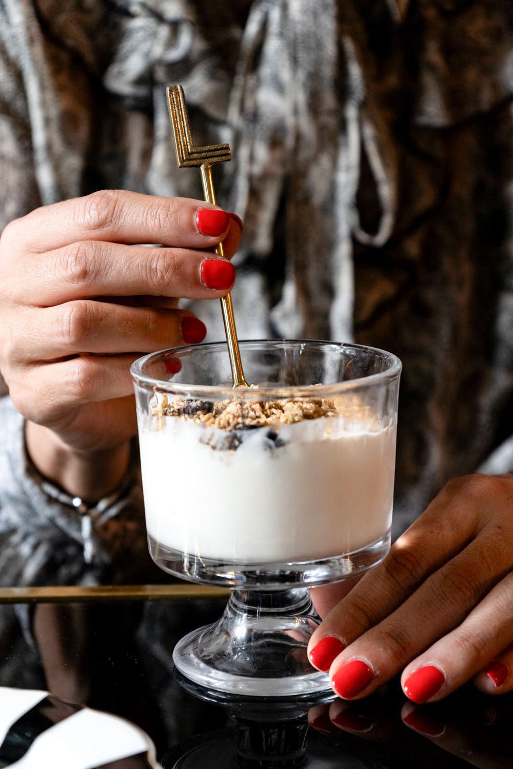 Cuillère dorée initiale L