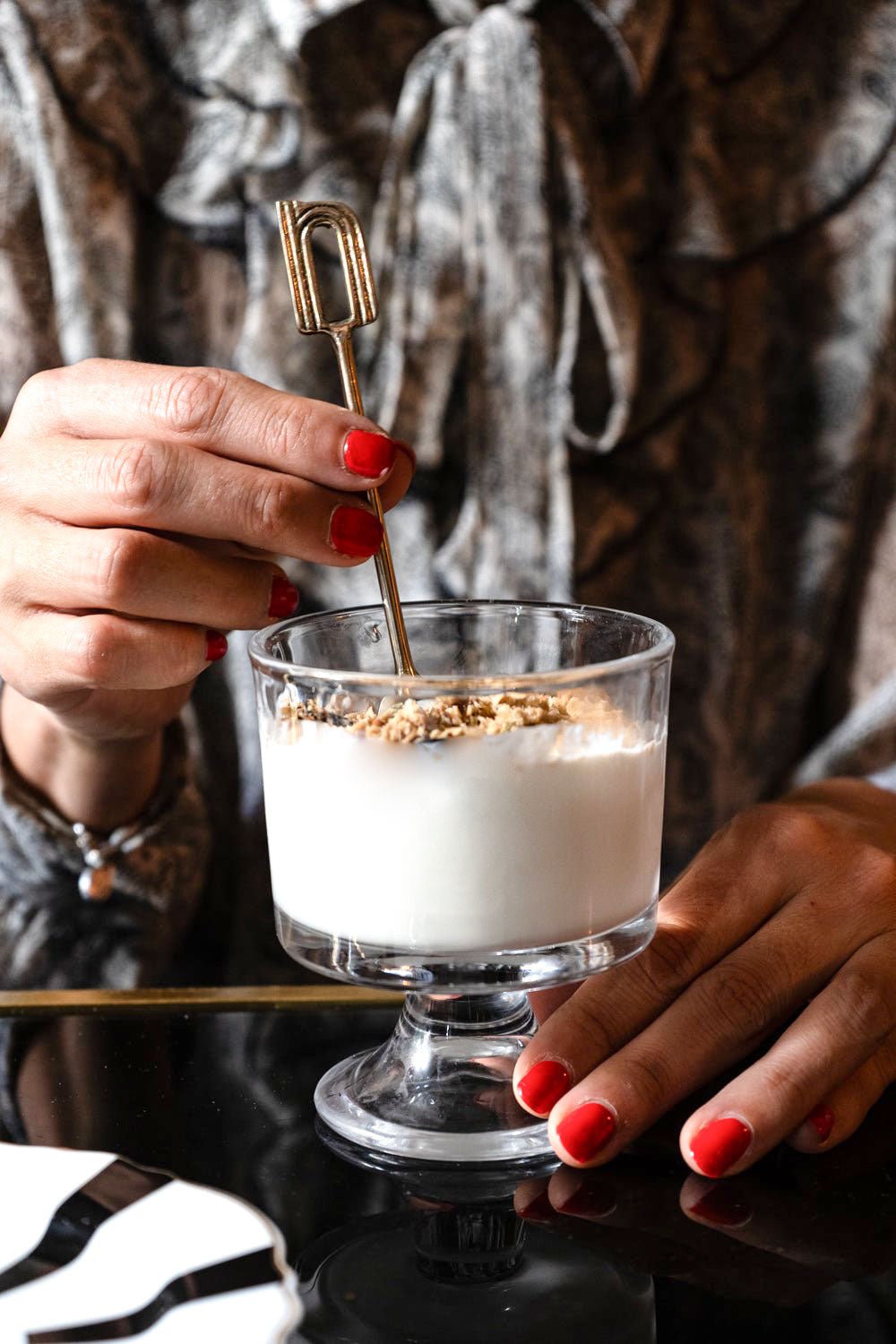 Cuillère dorée initiale N