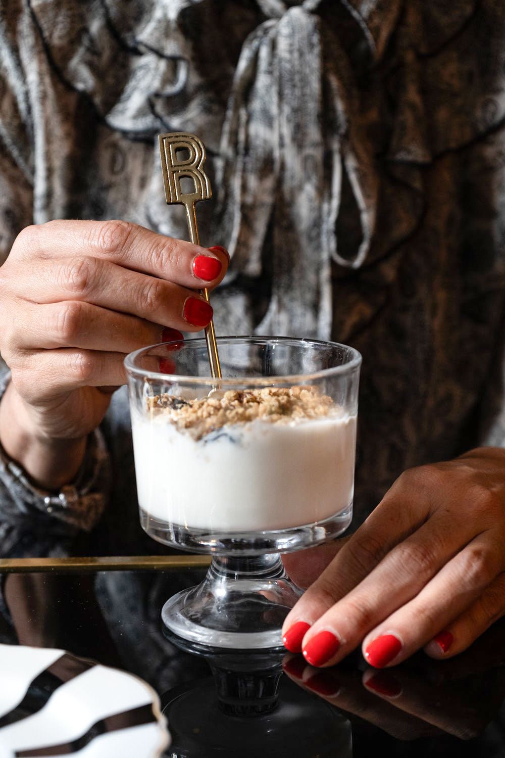 Cuillère dorée initiale R